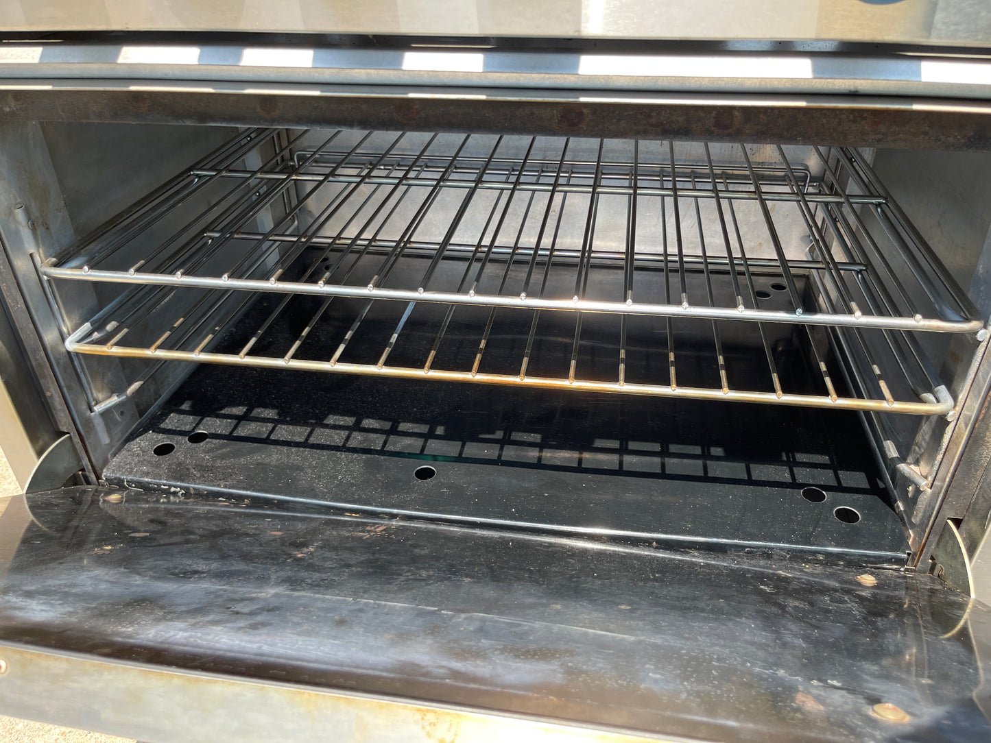 Used Comstock-Castle 72" Gas Commercial Range Cooktop w/ 12 Burners and 2 Ovens, 408.000 BTU