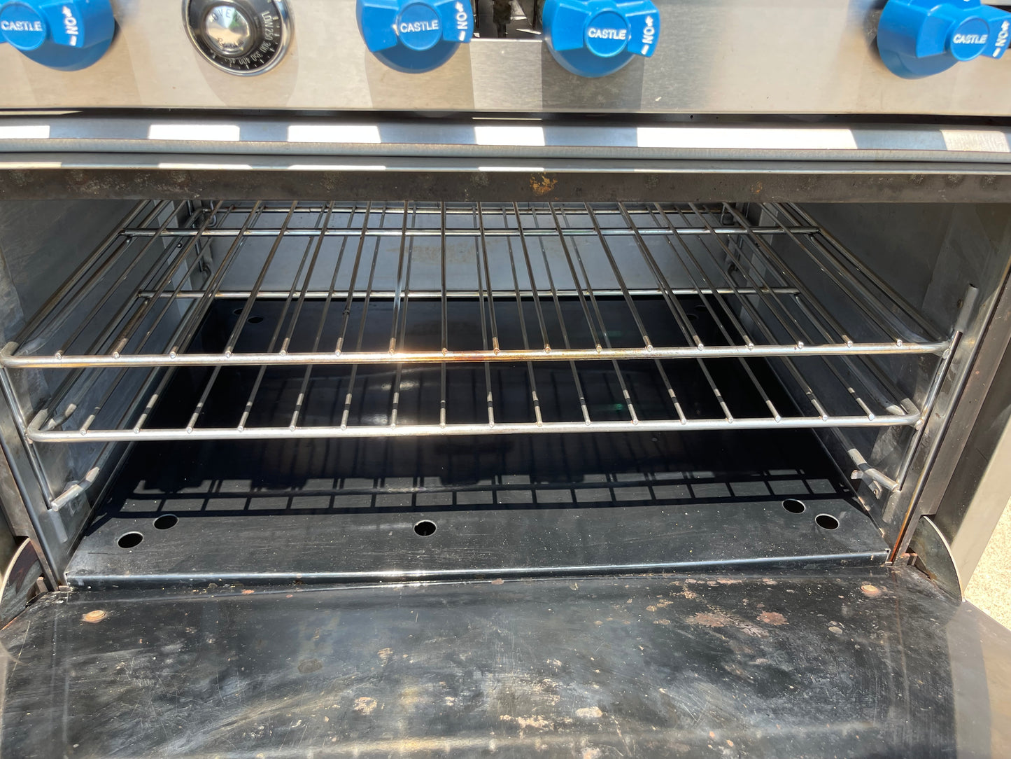 Used Comstock-Castle 72" Gas Commercial Range Cooktop w/ 12 Burners and 2 Ovens, 408.000 BTU