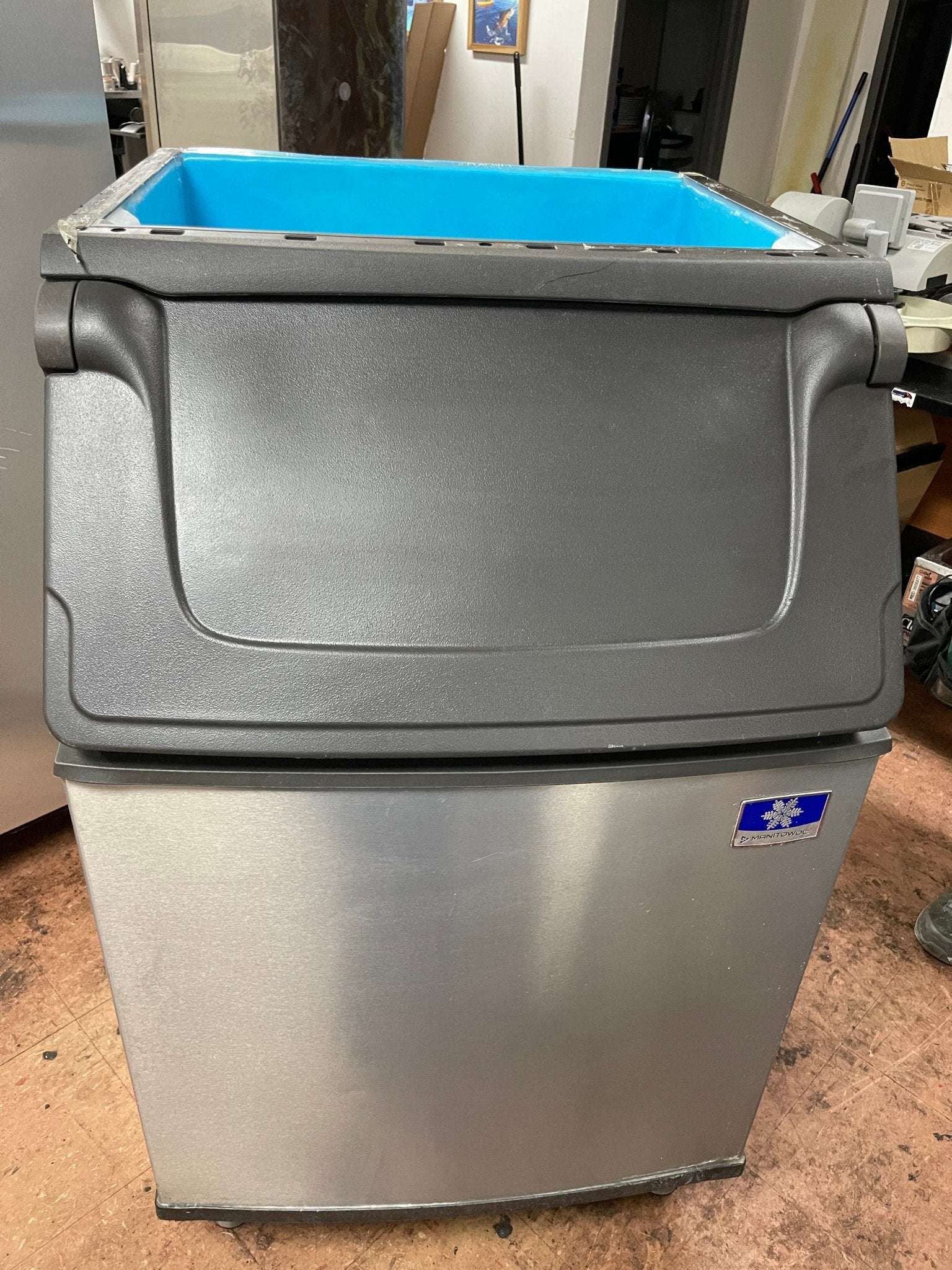 Used Manitowoc D570 30" Commercial Ice Machine Maker Bin - 532lbs - JS - Falcon Restaurant Supply - 1