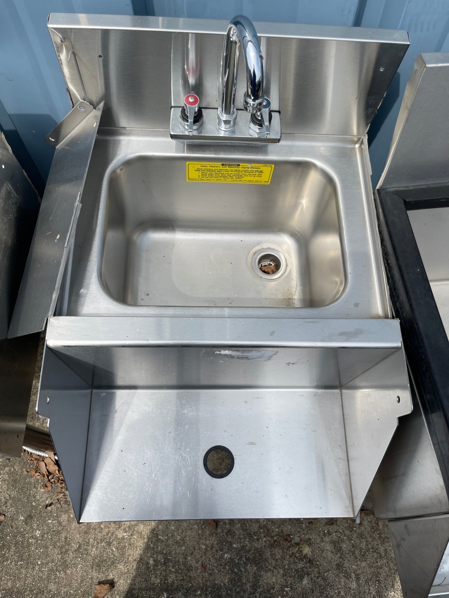 Used 18" Stainless Steel Blender Station with Sink - SS103