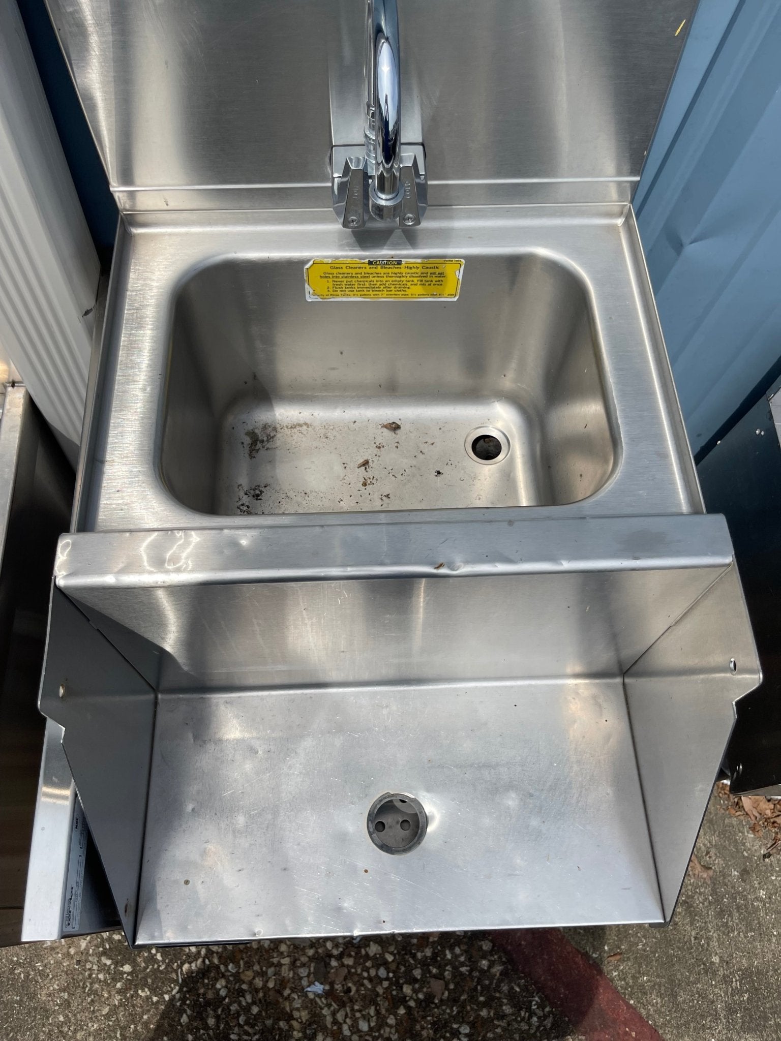 Used 18" Stainless Steel Blender Station with Sink - SS105