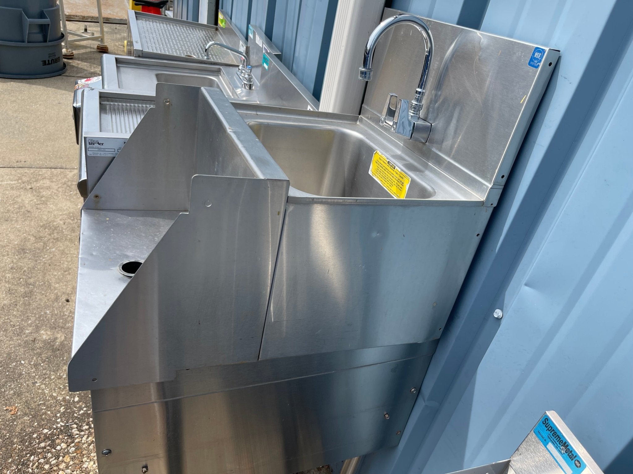 Used 18" Stainless Steel Blender Station with Sink - SS105 - Falcon Restaurant Supply - 3