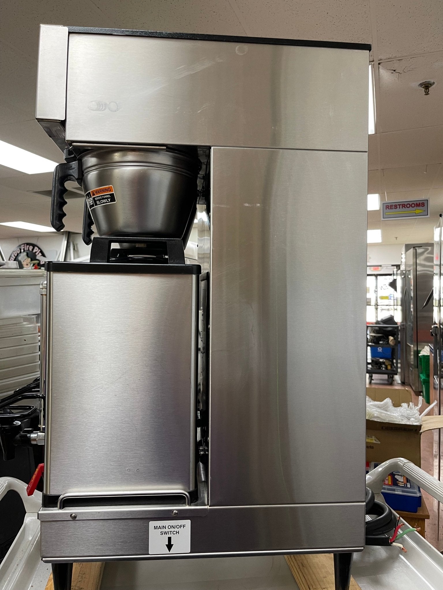 Used Bunn 33500.0013 DUAL SH DBC® BrewWISE® Dual Soft Heat® Coffee Brewer Machine 220V - Falcon Restaurant Supply - 4