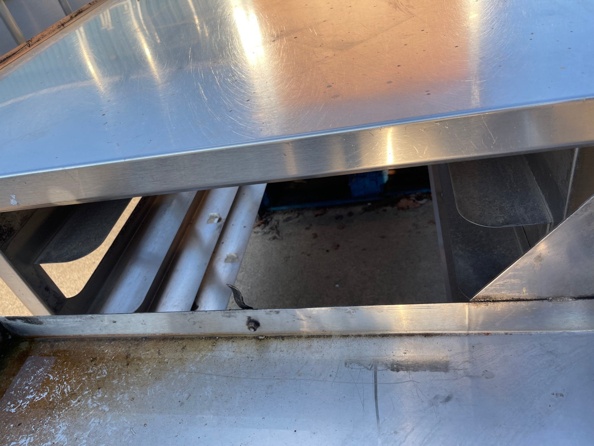 Used 41" Stainless Steel Equipment Cart with Electrical Outlets and Rack - SS170 - Falcon Restaurant Supply - 3