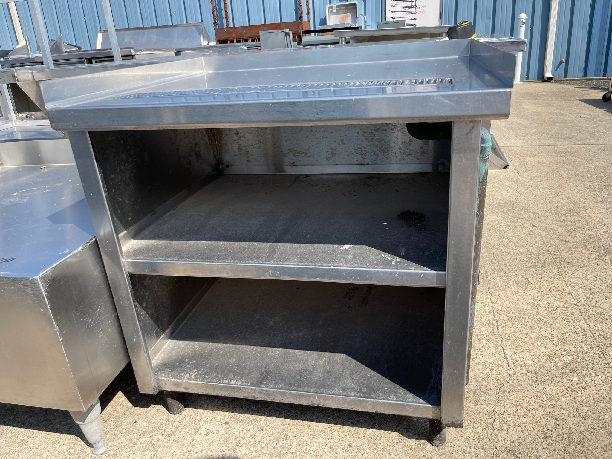 Used 34" Stainless Steel Drink Station with Drain and Shelves - SS198 - Falcon Restaurant Supply - 2
