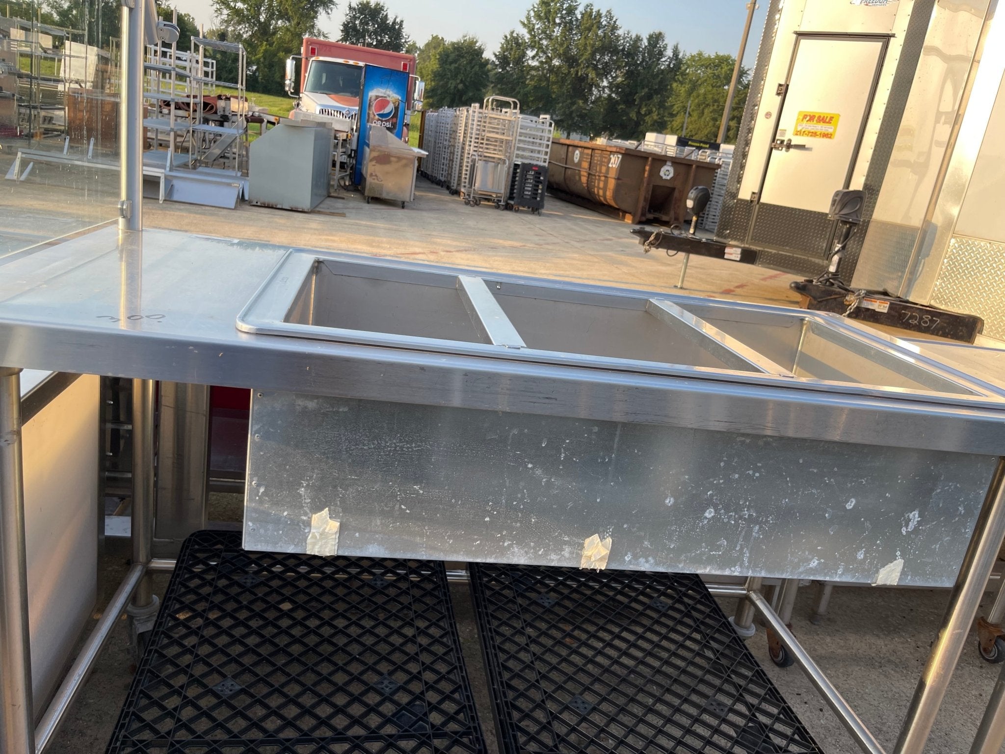 Used 60" Stainless Steel Ice Down Salad Bar Buffet - SS207 - Falcon Restaurant Supply - 2