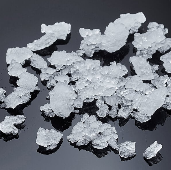 New Scotsman UF424A-1 24" Air Cooled Undercounter Flake Ice Machine - 440lb - 80lb bin storage capacity