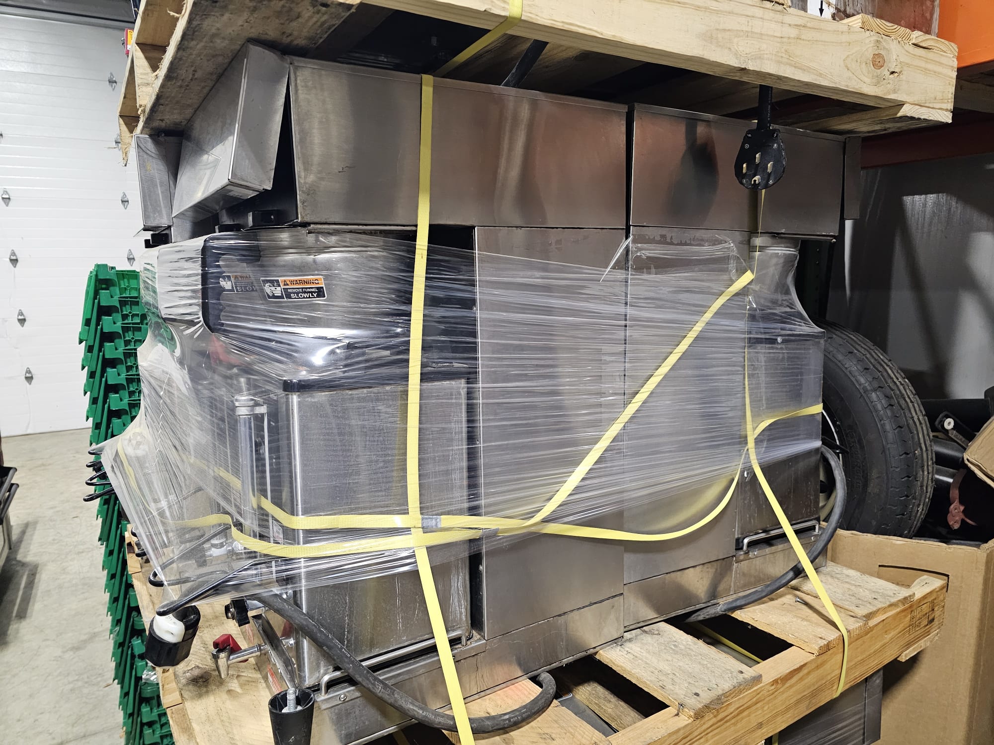 Wholesale lot of 4 Used Bunn 33500 Commercial Dual Soft Heat Coffee Brewers 220V JS - Falcon Restaurant Supply - 6