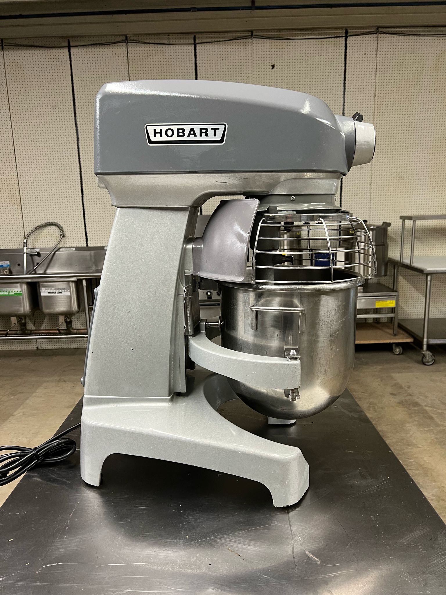 Used Hobart Legacy HL120-1STD 12 Qt. Planetary Stand Mixer - 120V, 1/2 hp - 2