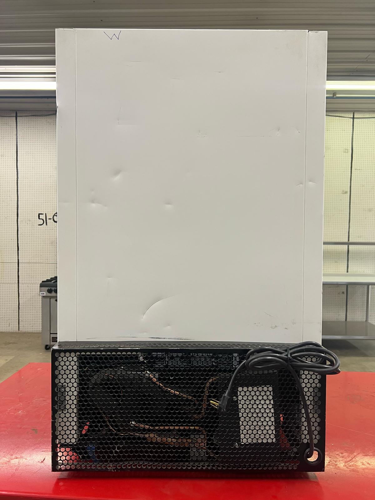 Used 2012 True GDM-07 24 " White Refrigerated Glass Door Countertop Merchandiser