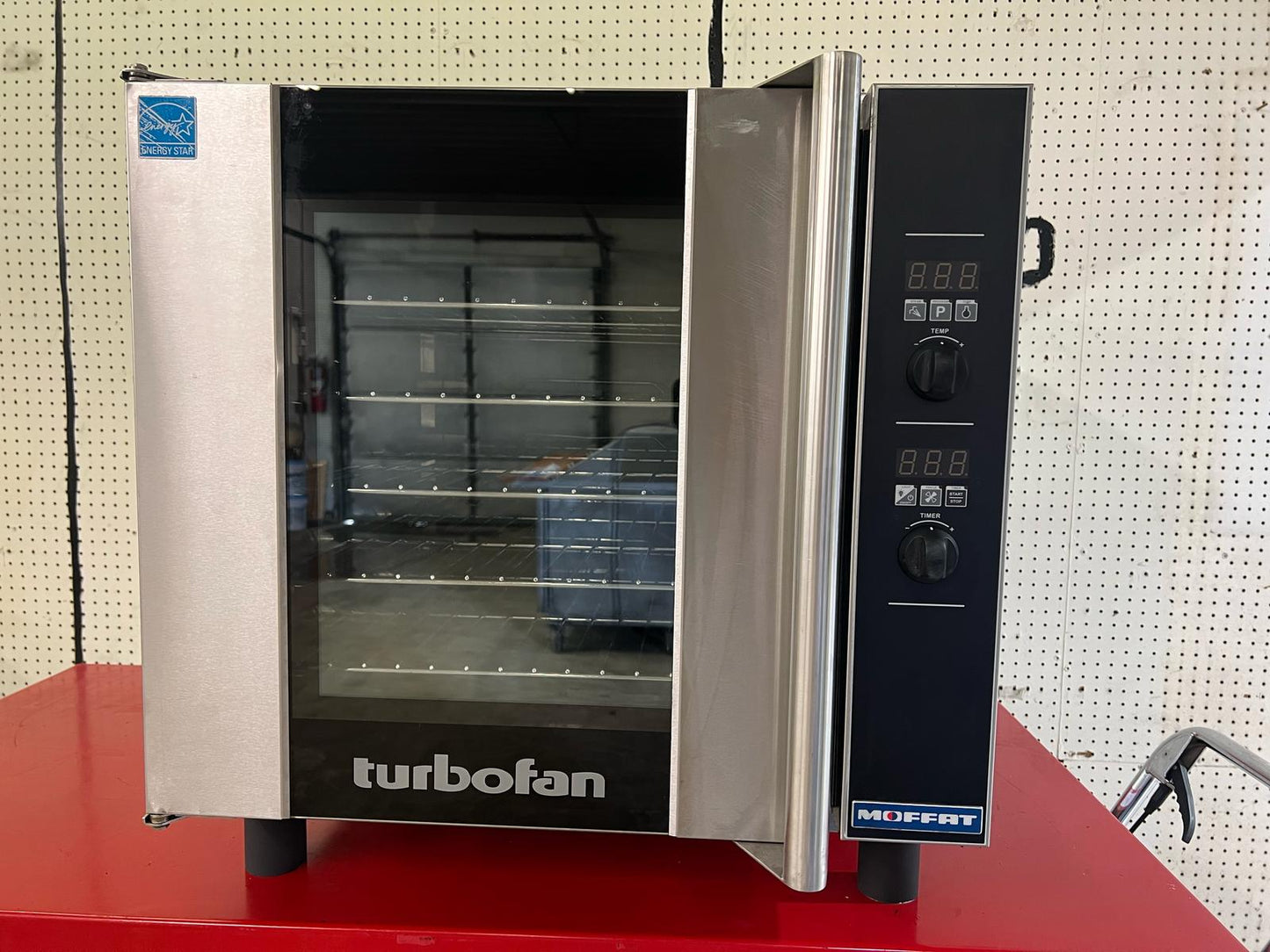 Used 29" Moffat Turbofan E32D5 Full Size Digital Electric Convection Oven 208V