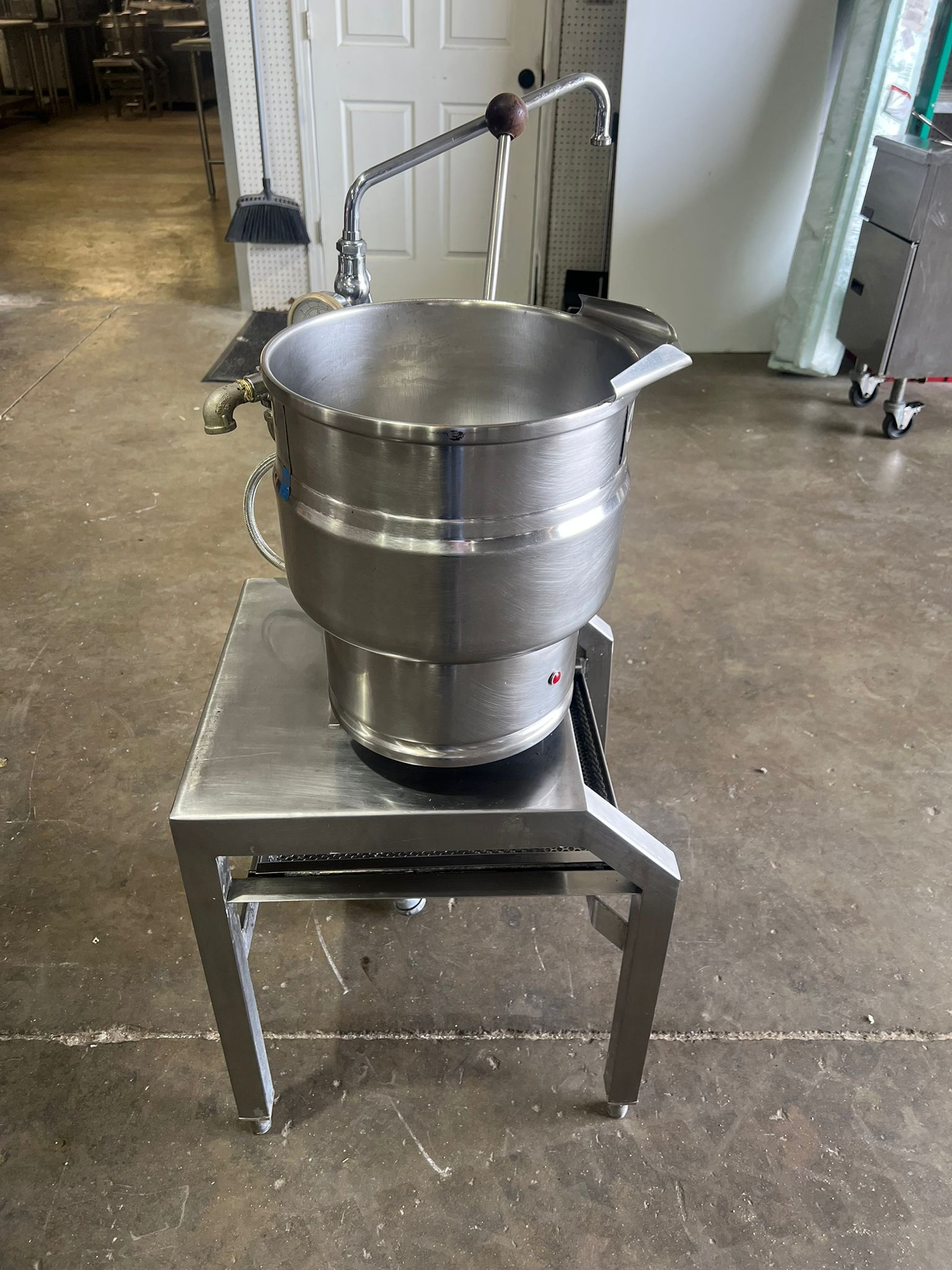 Used Groen TDB/6 - 10 Electric Steam Jacketed 10 Quart Kettle w/ Stand 208V - 2 - Falcon Restaurant Supply - 4