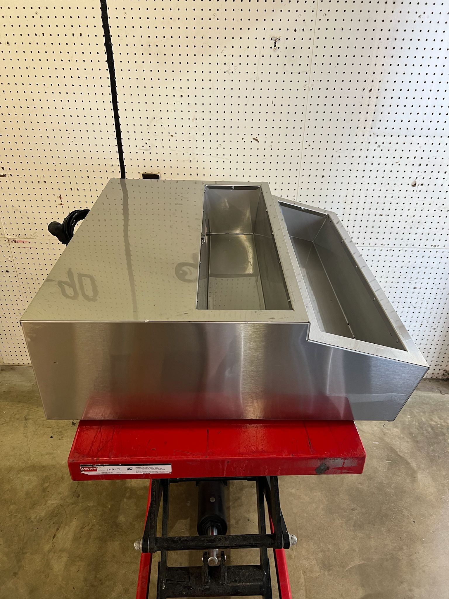 Used 27" APW Wyott RTR-8 Countertop Refrigerated Prep Rail 8 Pan Capacity 120V