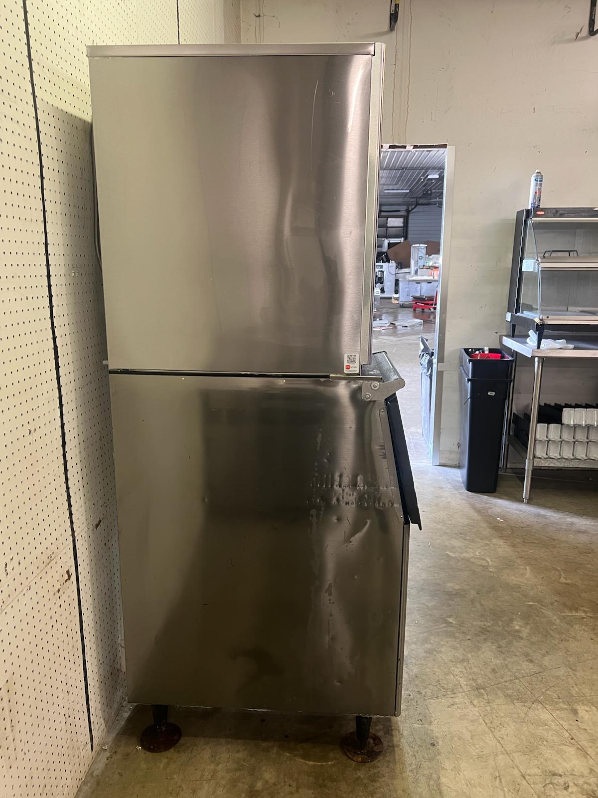 Used Hoshizaki KM-320MAH Air Cooled Crescent Cubed Ice Machine 120V - FG