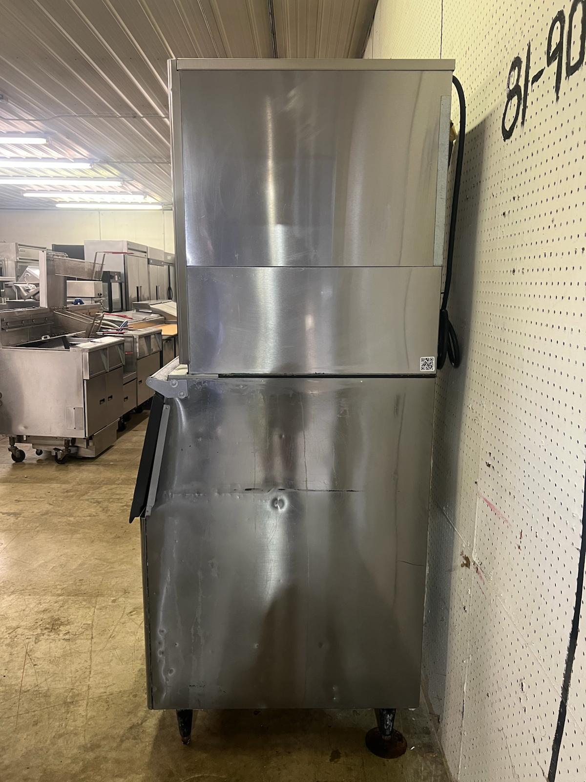 Used Hoshizaki KM-320MAH Air Cooled Crescent Cubed Ice Machine 120V - FG