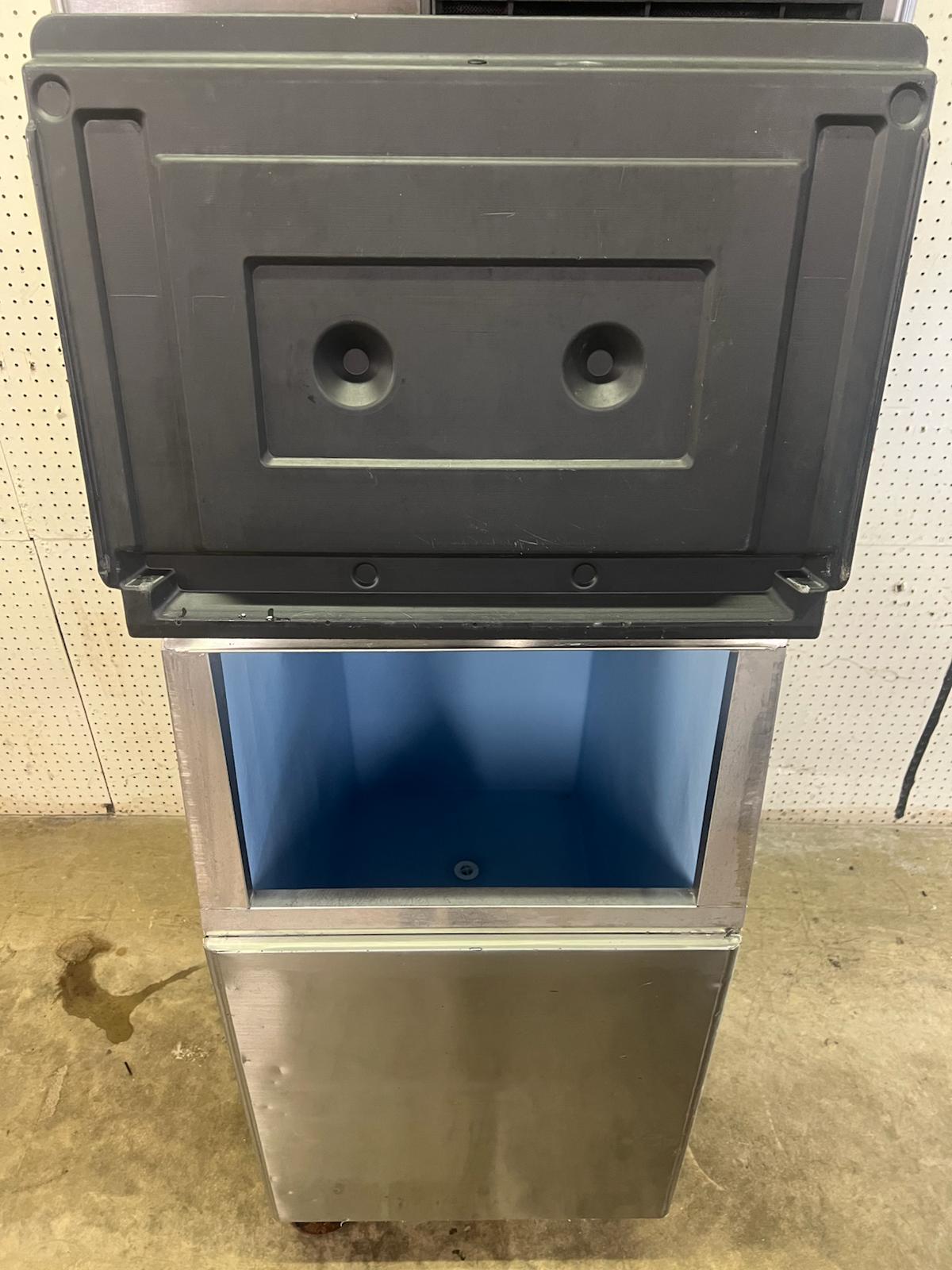 Used Hoshizaki KM-320MAH Air Cooled Crescent Cubed Ice Machine 120V - FG