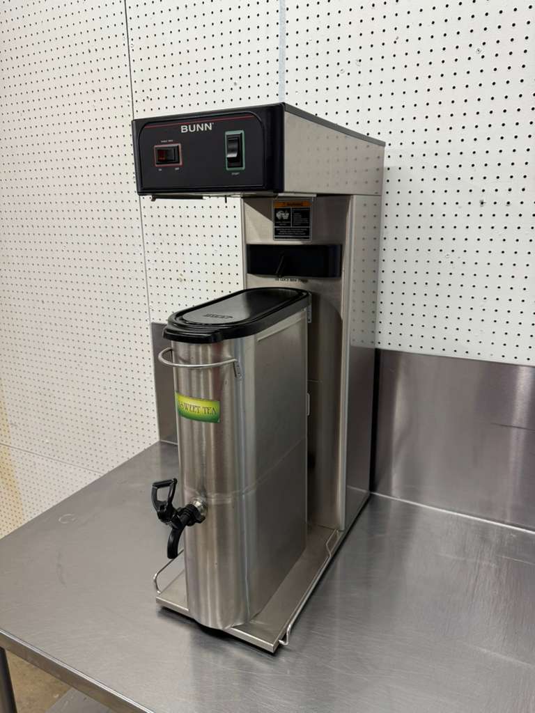 Used Bunn 36700.0013 TB3Q 3 Gallon Iced Tea Brewer with a Dispenser 120V 2