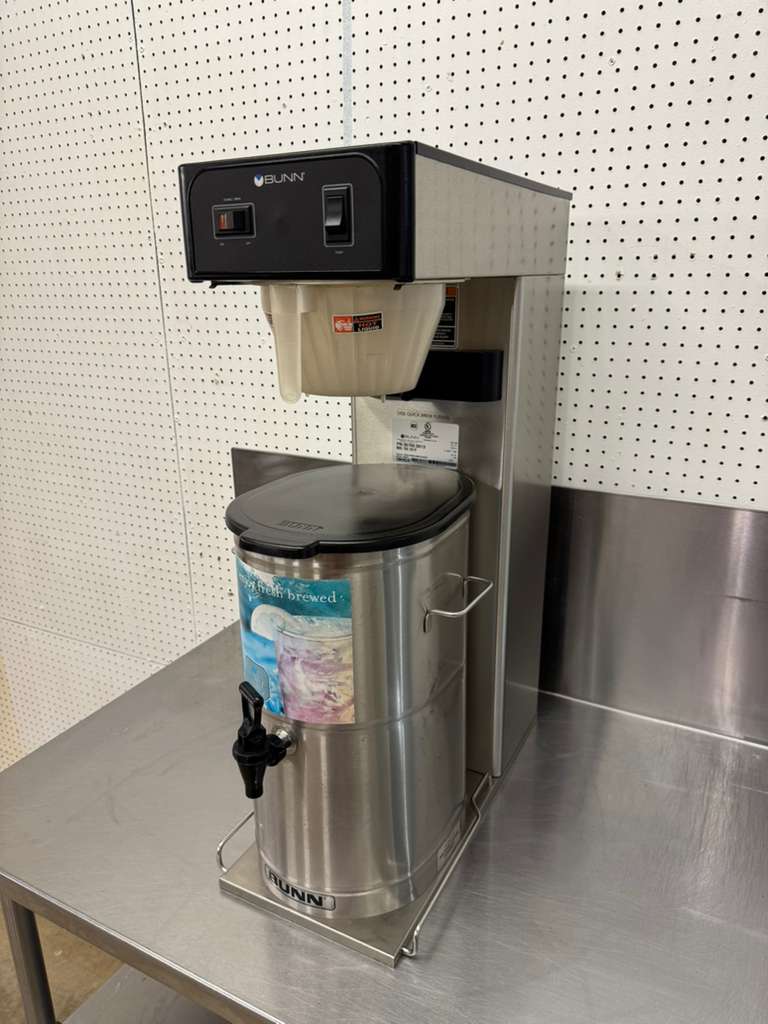 Used Bunn 36700.0013 TB3Q 3 Gallon Iced Tea Brewer with a Dispenser 120V 3