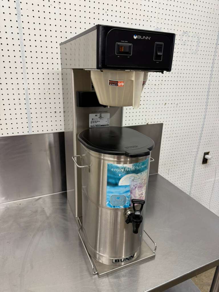 Used Bunn 36700.0013 TB3Q 3 Gallon Iced Tea Brewer with a Dispenser 120V 3