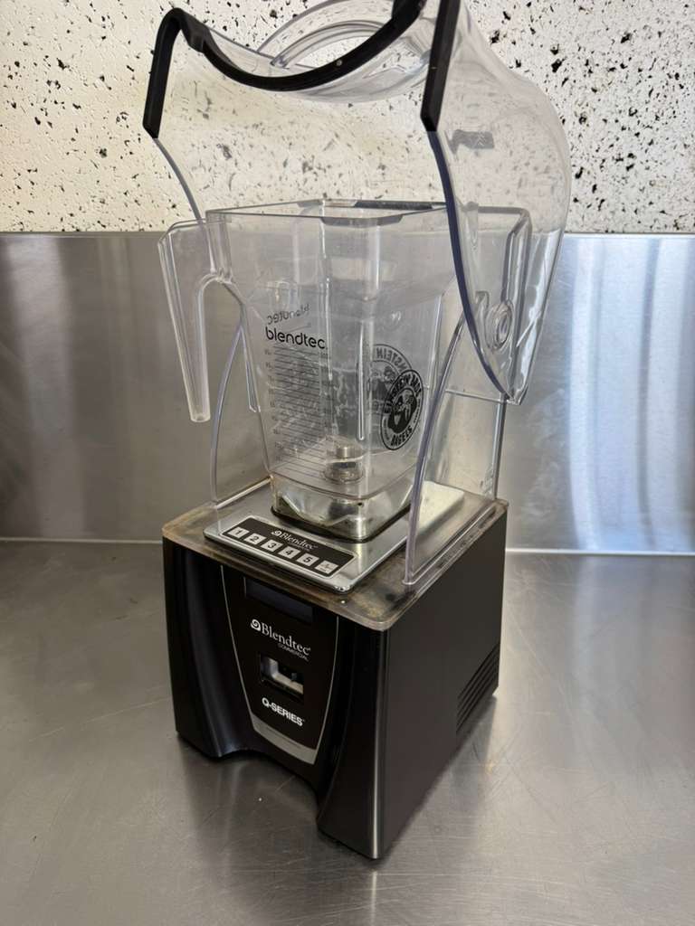 Used Blendtec ICB4/ABC4 3.8 hp Blender with Sound Enclosure 120V