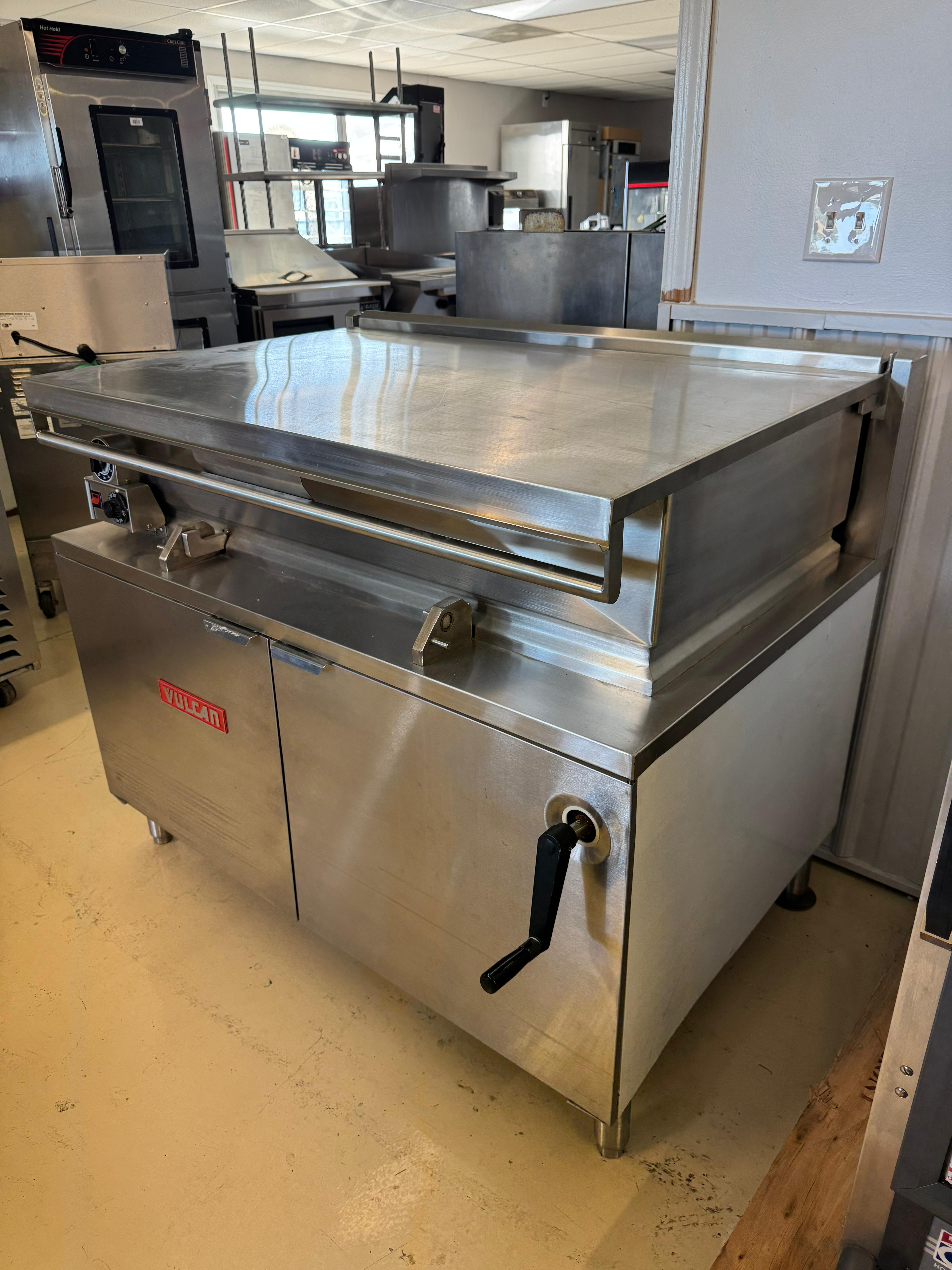 Used 40  Gallon Vulcan E40C-3 Electric Manual Tilt Braising Tilt Skillet 240V 1PH