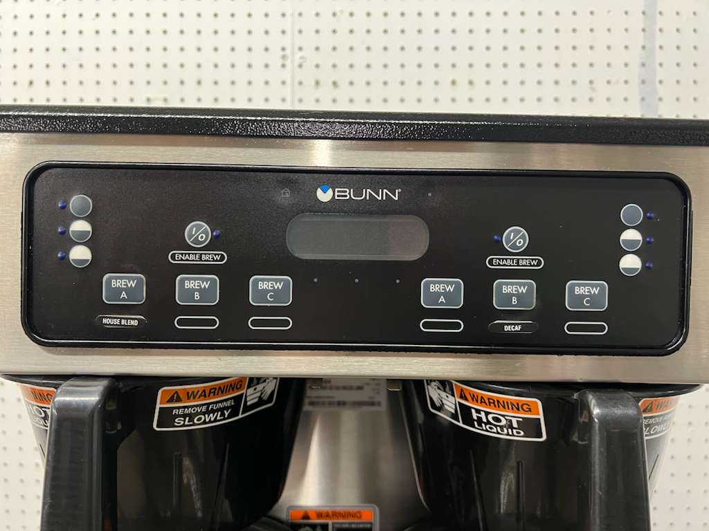 Used Bunn 51200.0104 Infusion Stainless/Black Twin Automatic Coffee Brewer 120/240V