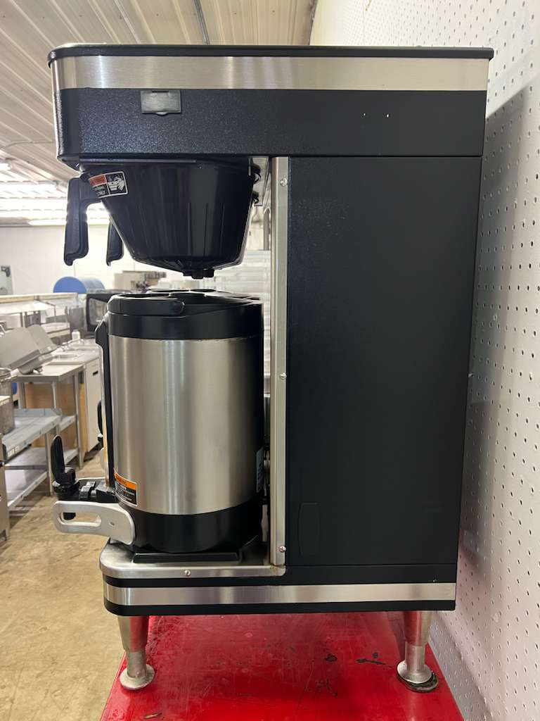 Used Bunn 51200.0104 Infusion Stainless/Black Twin Automatic Coffee Brewer 120/240V