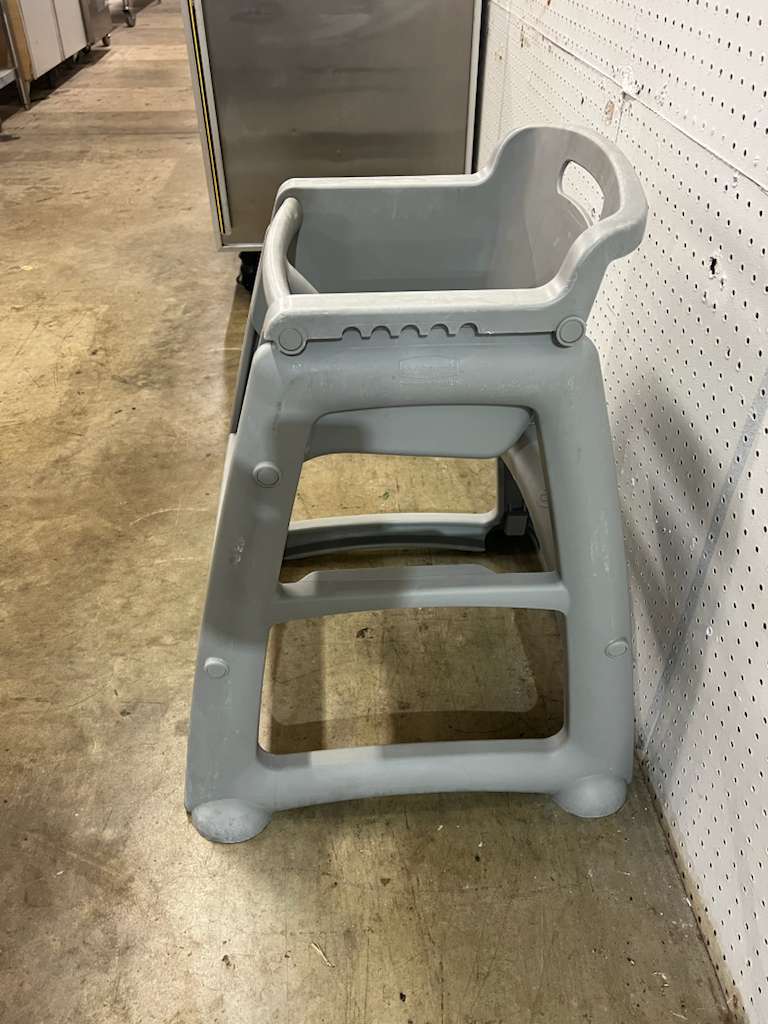 Used Rubbermaid® FG780508PLAT Platinum Sturdy Restaurant High Chair