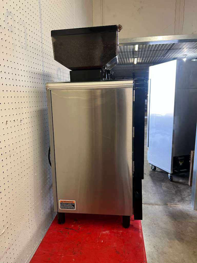 Used Bunn 44400.0100 SI Bean To Cup Single Cup Coffee Brewer - 120V, 1800W - Falcon Restaurant Supply - 3