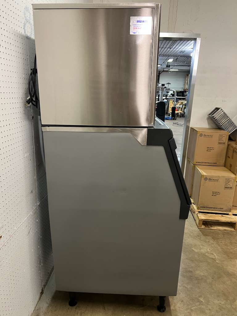 Used 30"Scotsman MC0530MW-1  Water Cooled Ice Machine 500lb with Bin - TH1