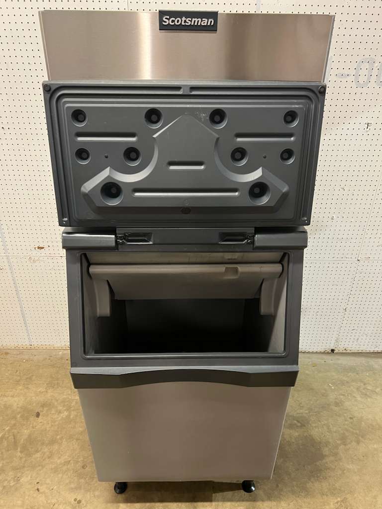 Used 30"Scotsman MC0530MW-1  Water Cooled Ice Machine 500lb with Bin - TH1