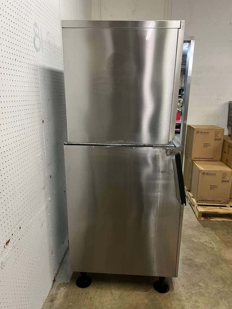 Used Hoshizaki KM - 660MAJ 22" Air Cooled Crescent Cube Ice Machine 665 lb with Bin - FG - Falcon Restaurant Supply - 3