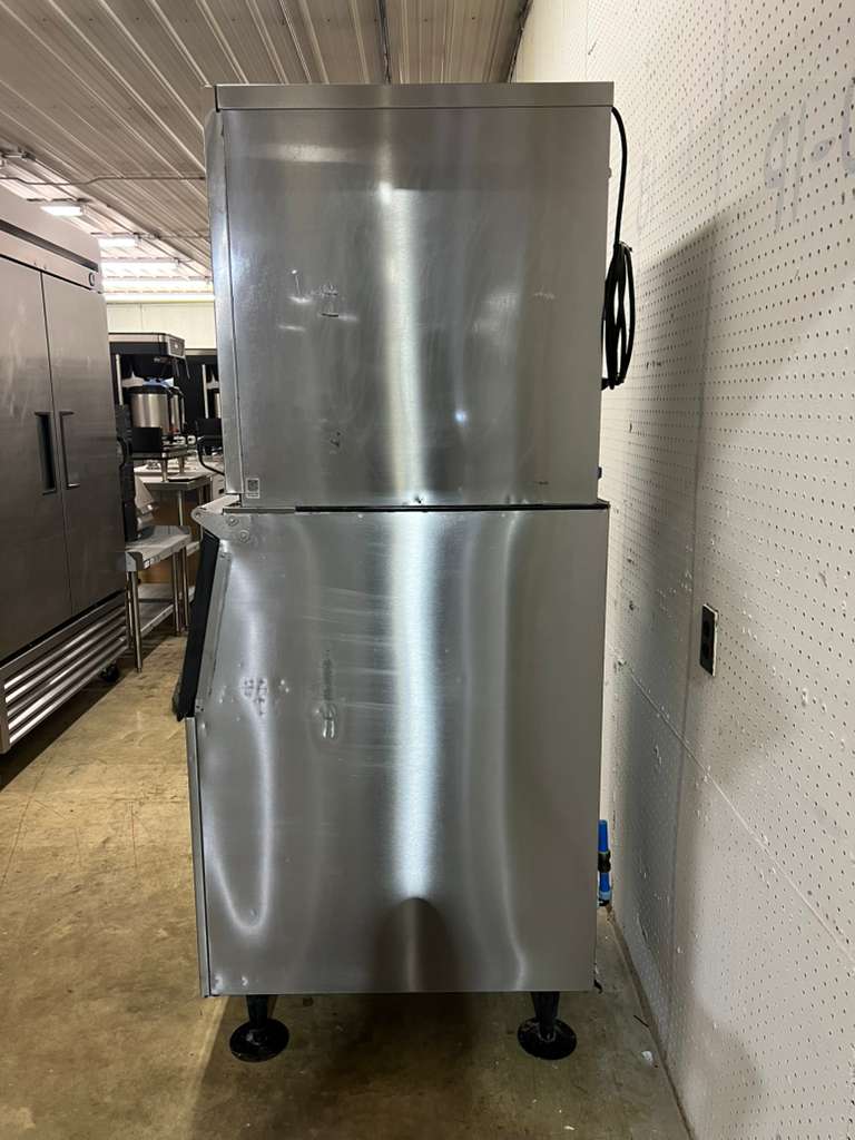 Used Hoshizaki KM - 660MAJ 22" Air Cooled Crescent Cube Ice Machine 665 lb with Bin - FG - Falcon Restaurant Supply - 4