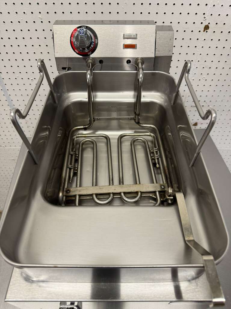 Used Star 515EF Countertop Electric 15lb Single Pot Fryer 208V