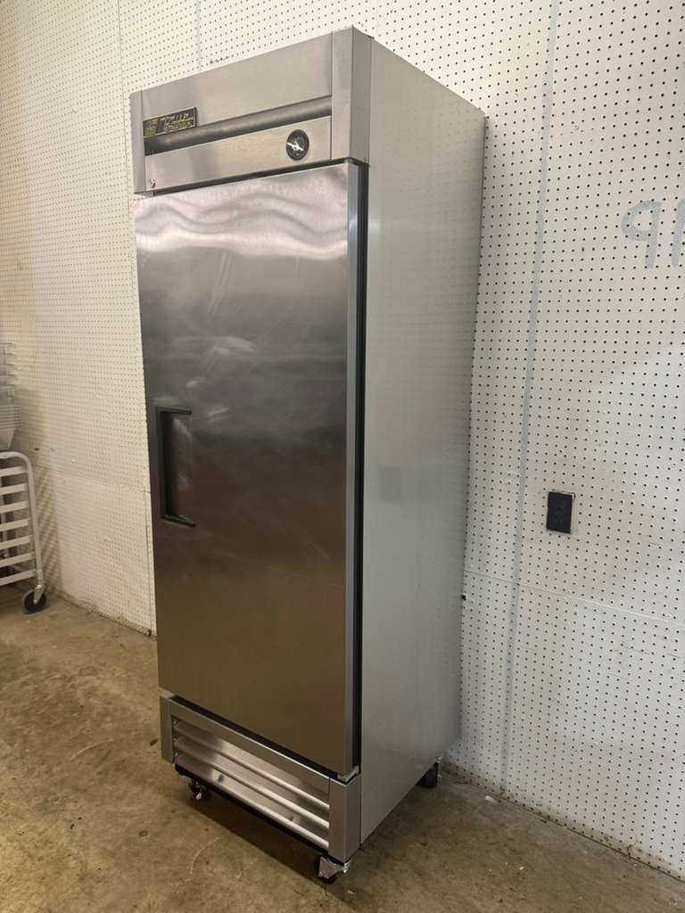 Used 2016 27" True T-19 One Section Solid Door Reach-In Refrigerator 115V