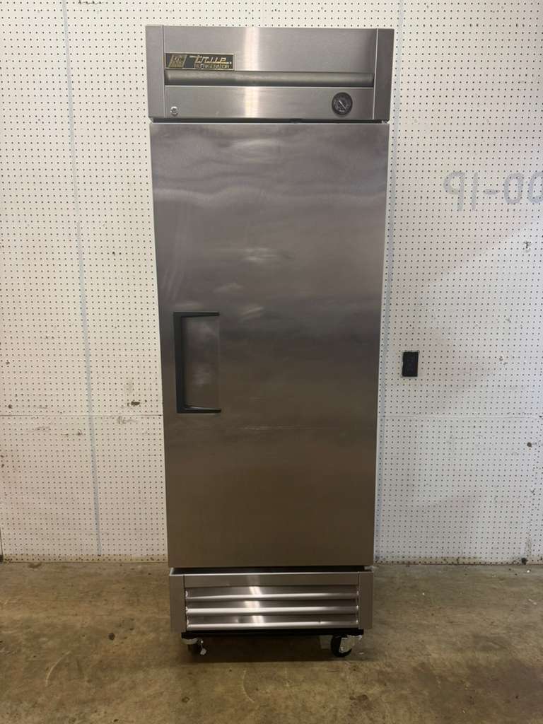 Used 2016 27" True T-19 One Section Solid Door Reach-In Refrigerator 115V