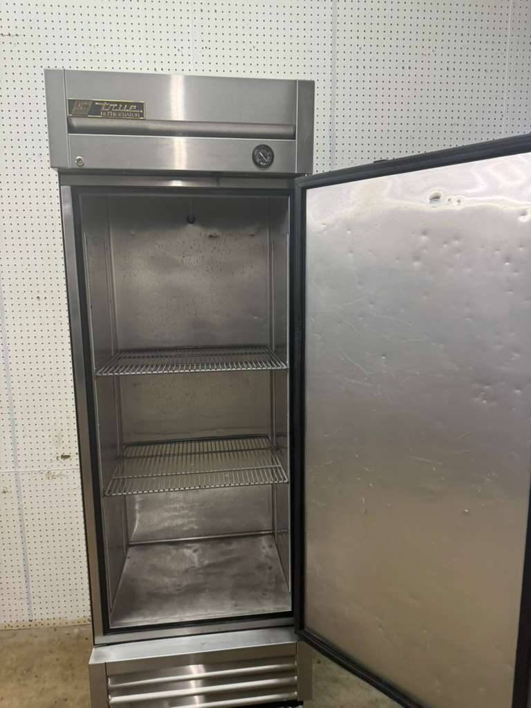 Used 2016 27" True T-19 One Section Solid Door Reach-In Refrigerator 115V