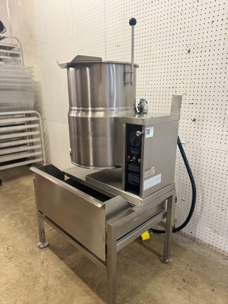 Used Market Forge FT-12CE 12gal Table Top Electric Tilt Kettle with Base 208V 1/3PH