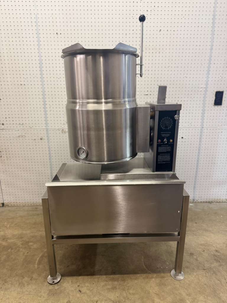 Used Market Forge FT-12CE 12gal Table Top Electric Tilt Kettle with Base 208V 1/3PH