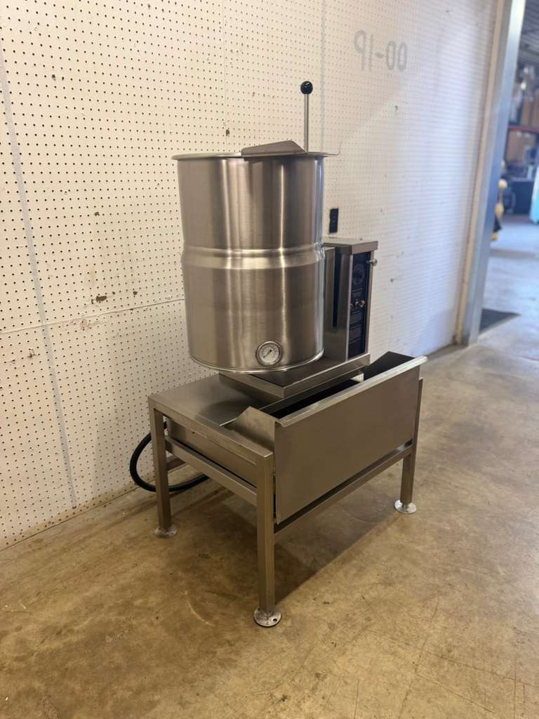 Used Market Forge FT-12CE 12gal Table Top Electric Tilt Kettle with Base 208V 1/3PH