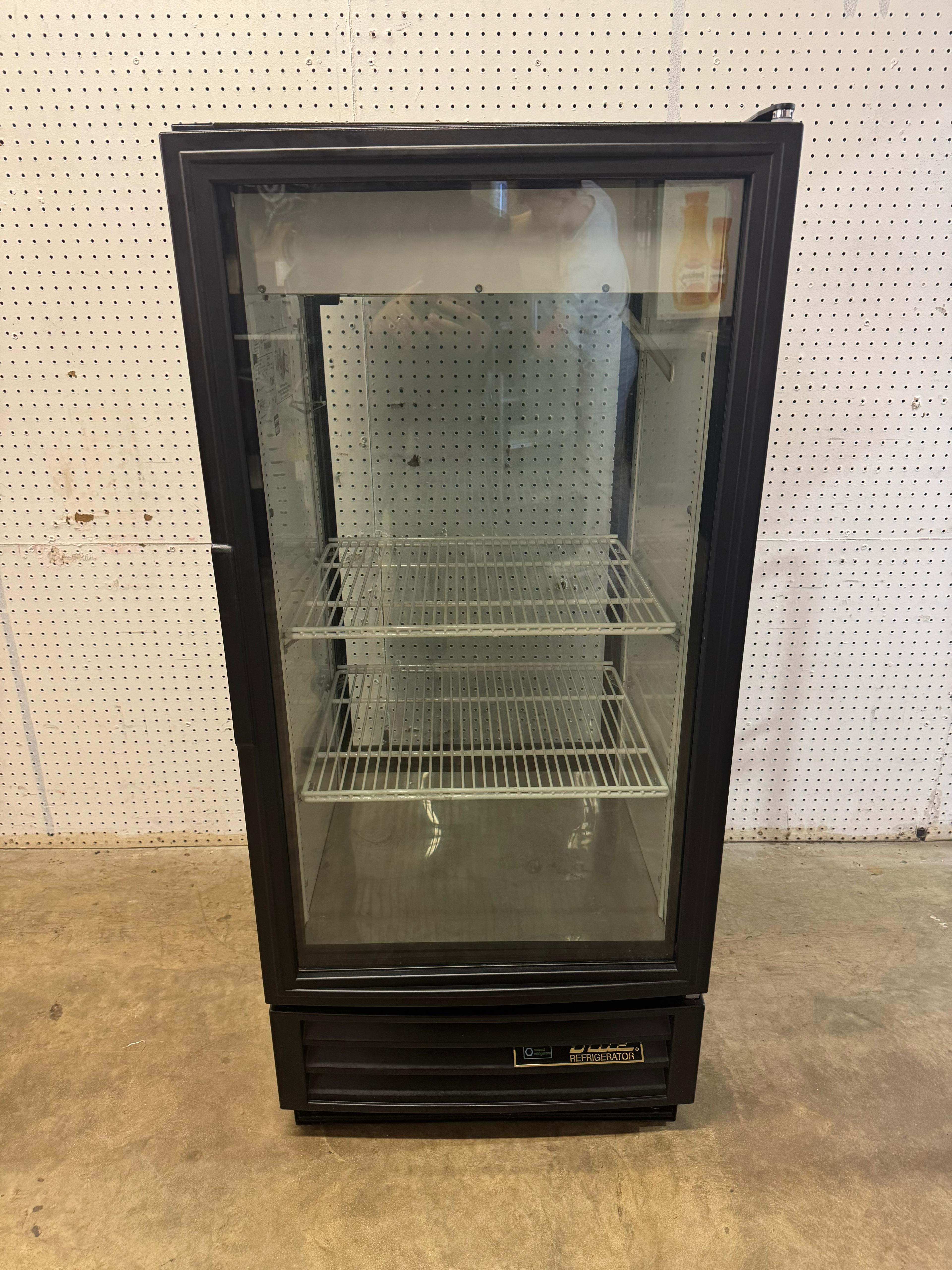 Used 2014 True True GDM-10PT-HC-LD Pass Through Reach in Cooler Merchandiser