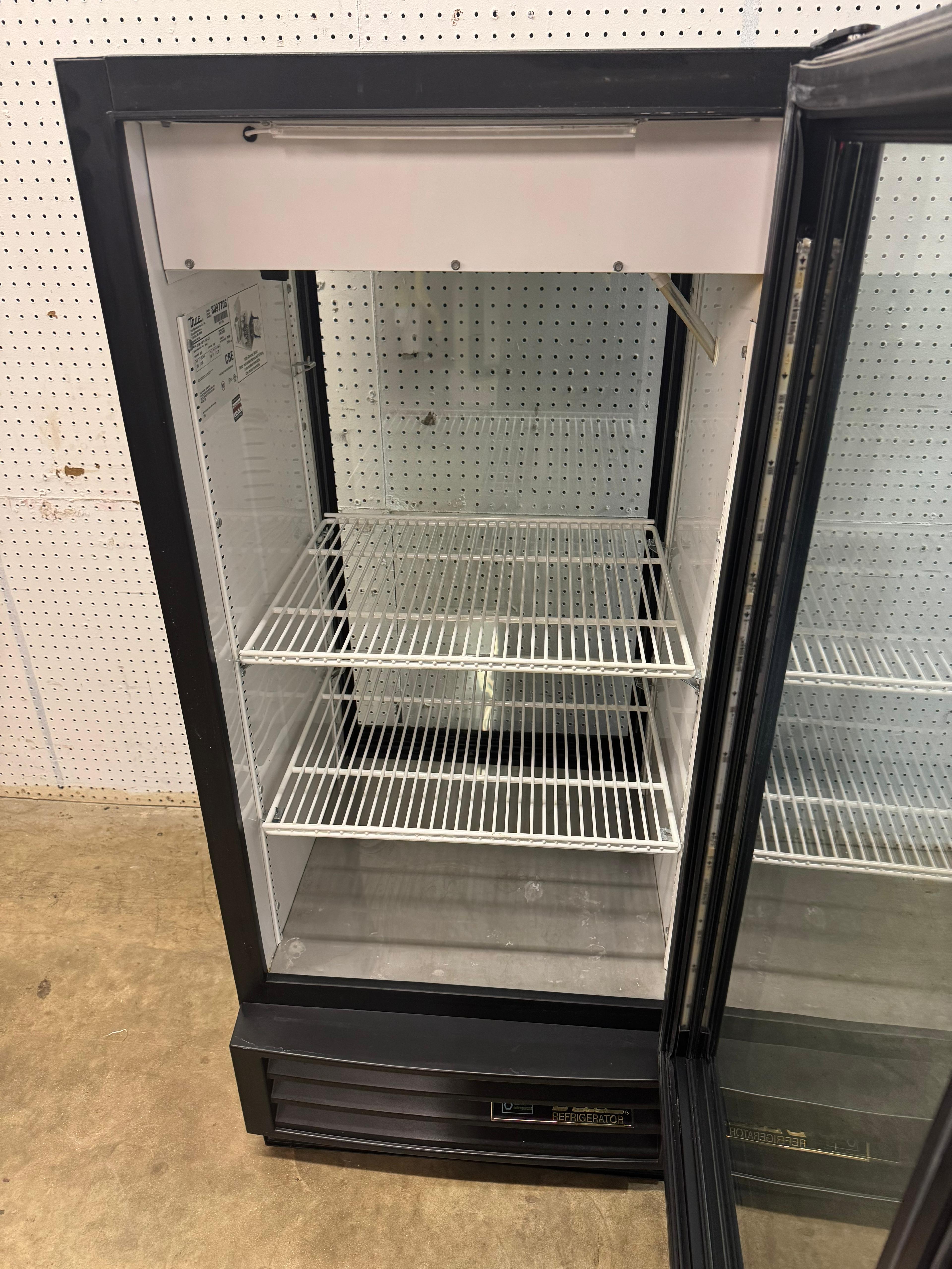 Used 2014 True True GDM-10PT-HC-LD Pass Through Reach in Cooler Merchandiser
