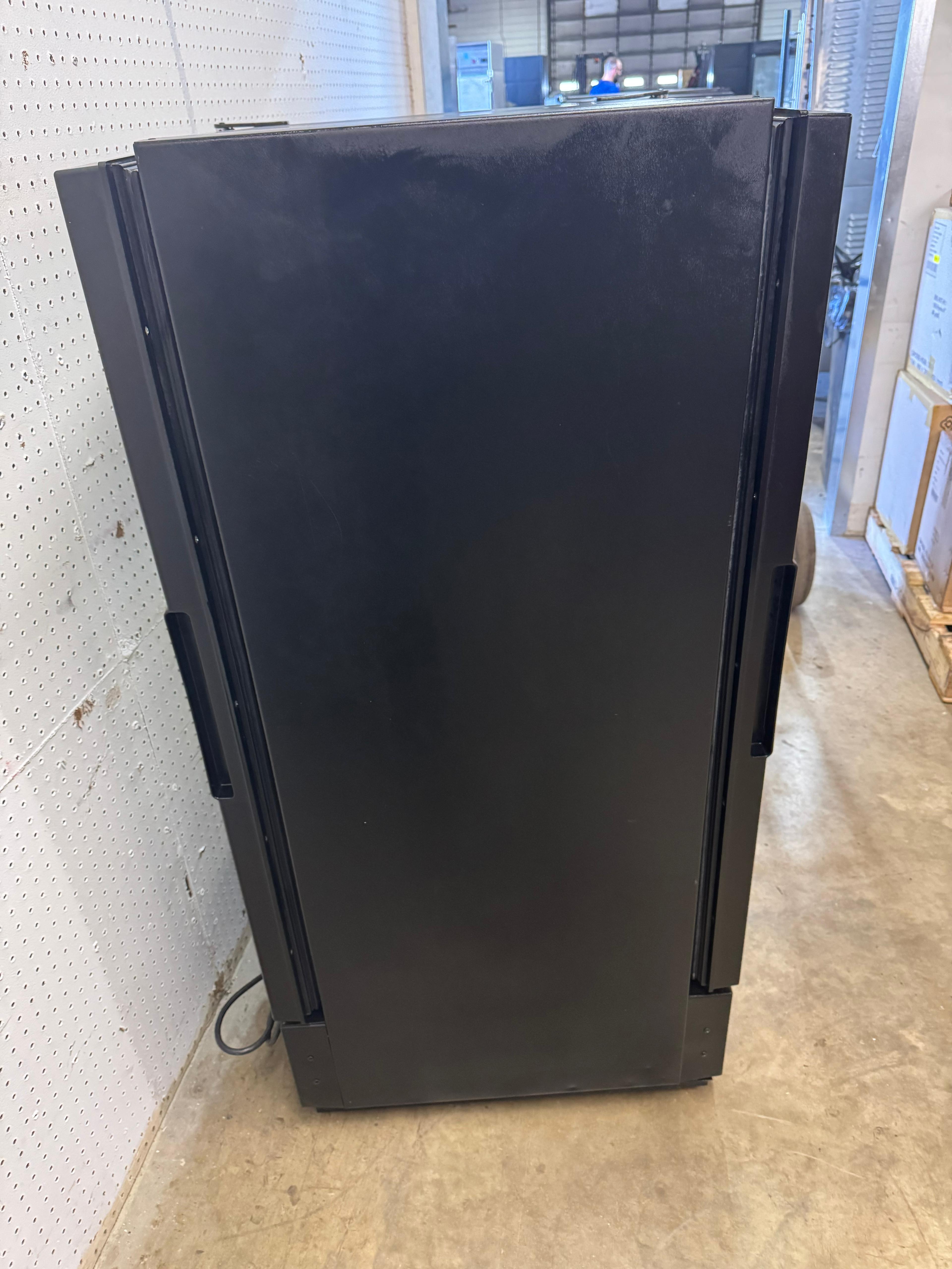 Used 2014 True True GDM-10PT-HC-LD Pass Through Reach in Cooler Merchandiser