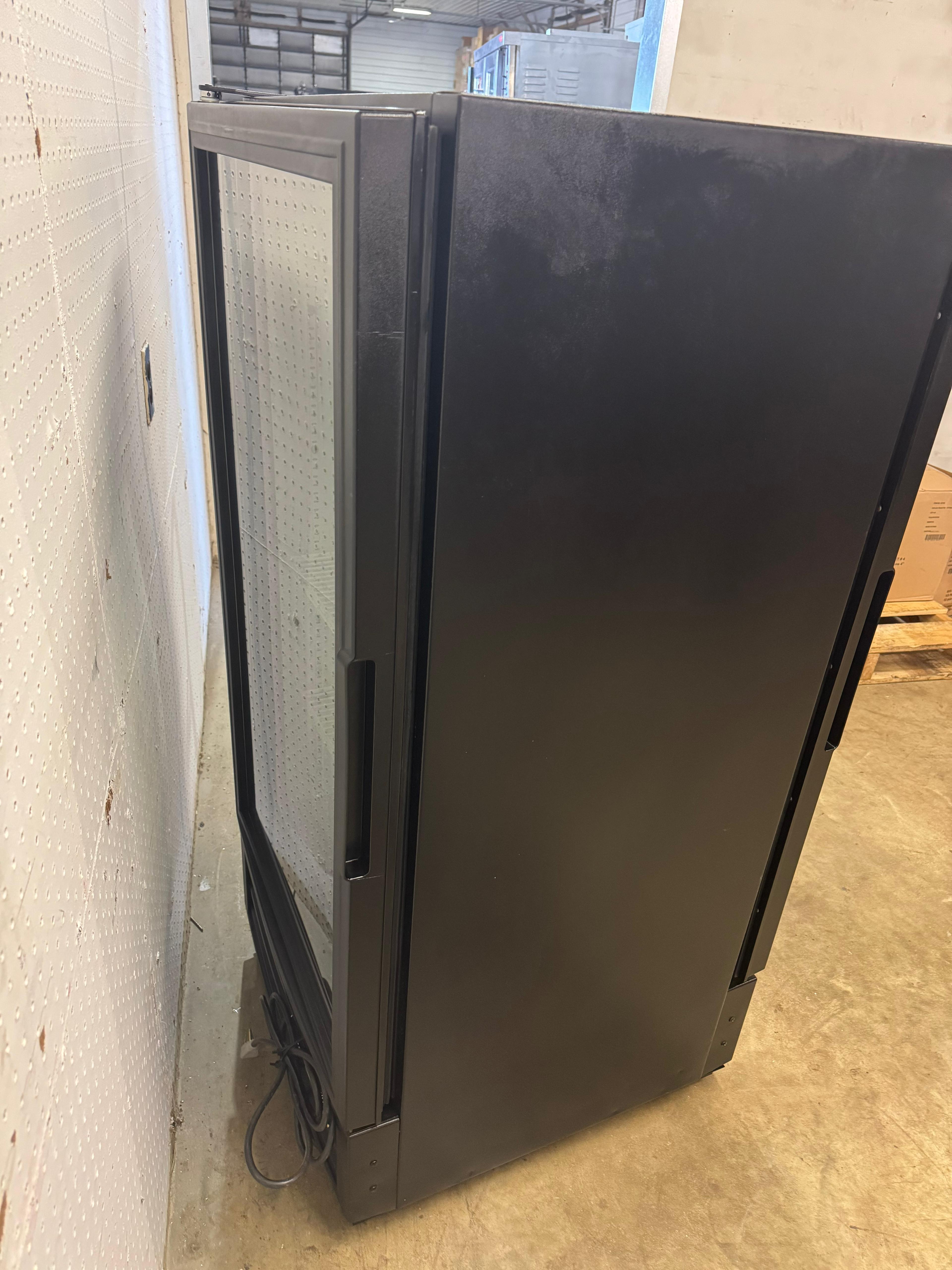 Used 2014 True True GDM-10PT-HC-LD Pass Through Reach in Cooler Merchandiser