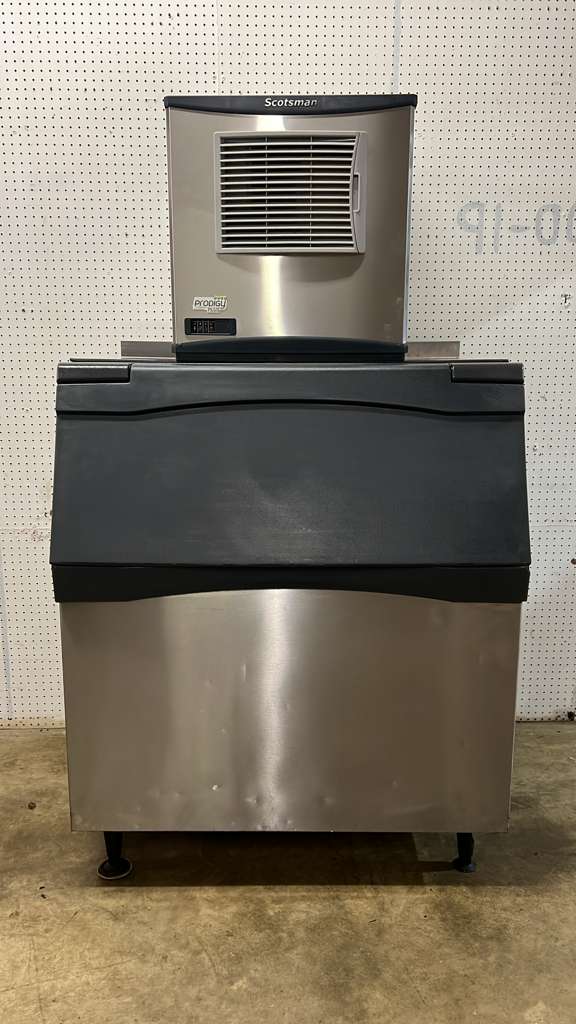 Used Scotsman F0822A-1D Air Cooled Flake Ice Machine with Bin 800lbs/24hrs - SA