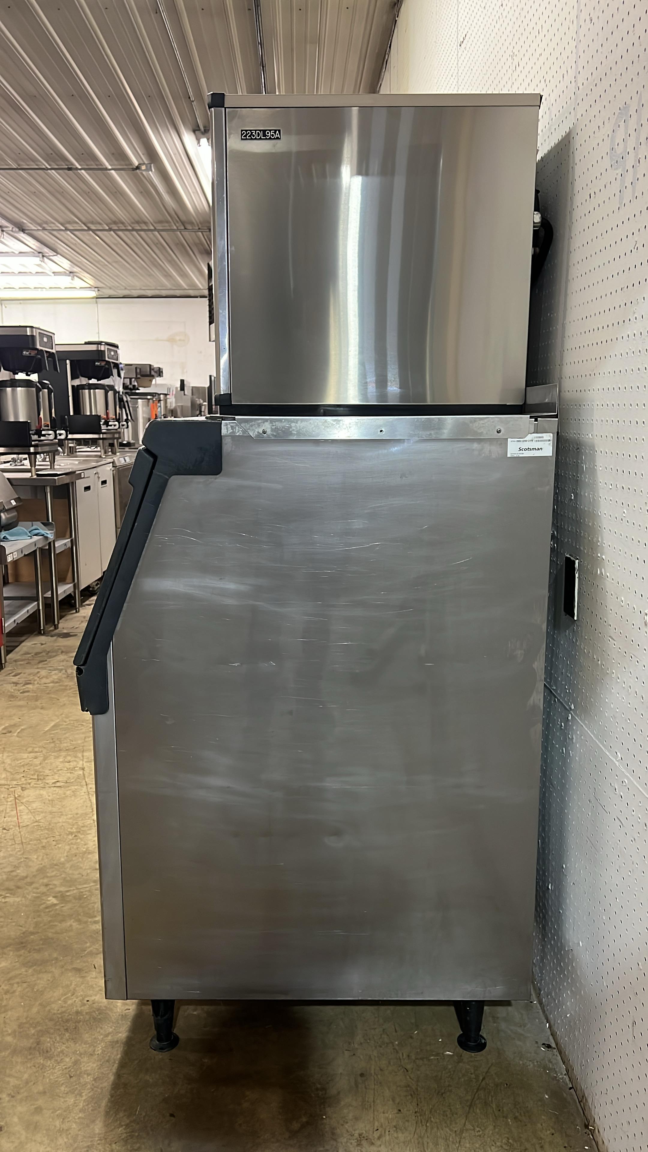 Used Scotsman F0822A-1D Air Cooled Flake Ice Machine with Bin 800lbs/24hrs - SA