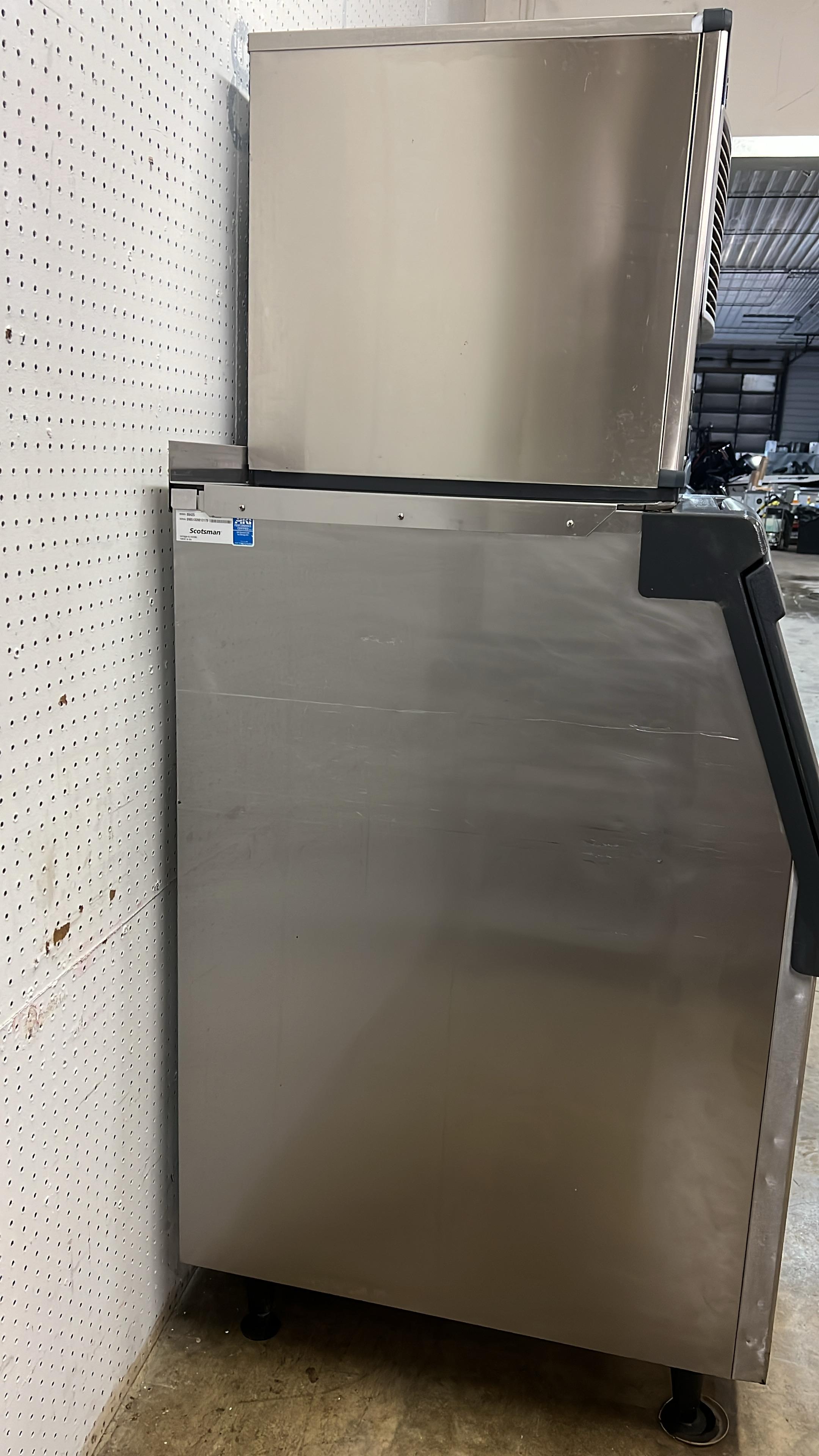 Used Scotsman F0822A-1D Air Cooled Flake Ice Machine with Bin 800lbs/24hrs - SA