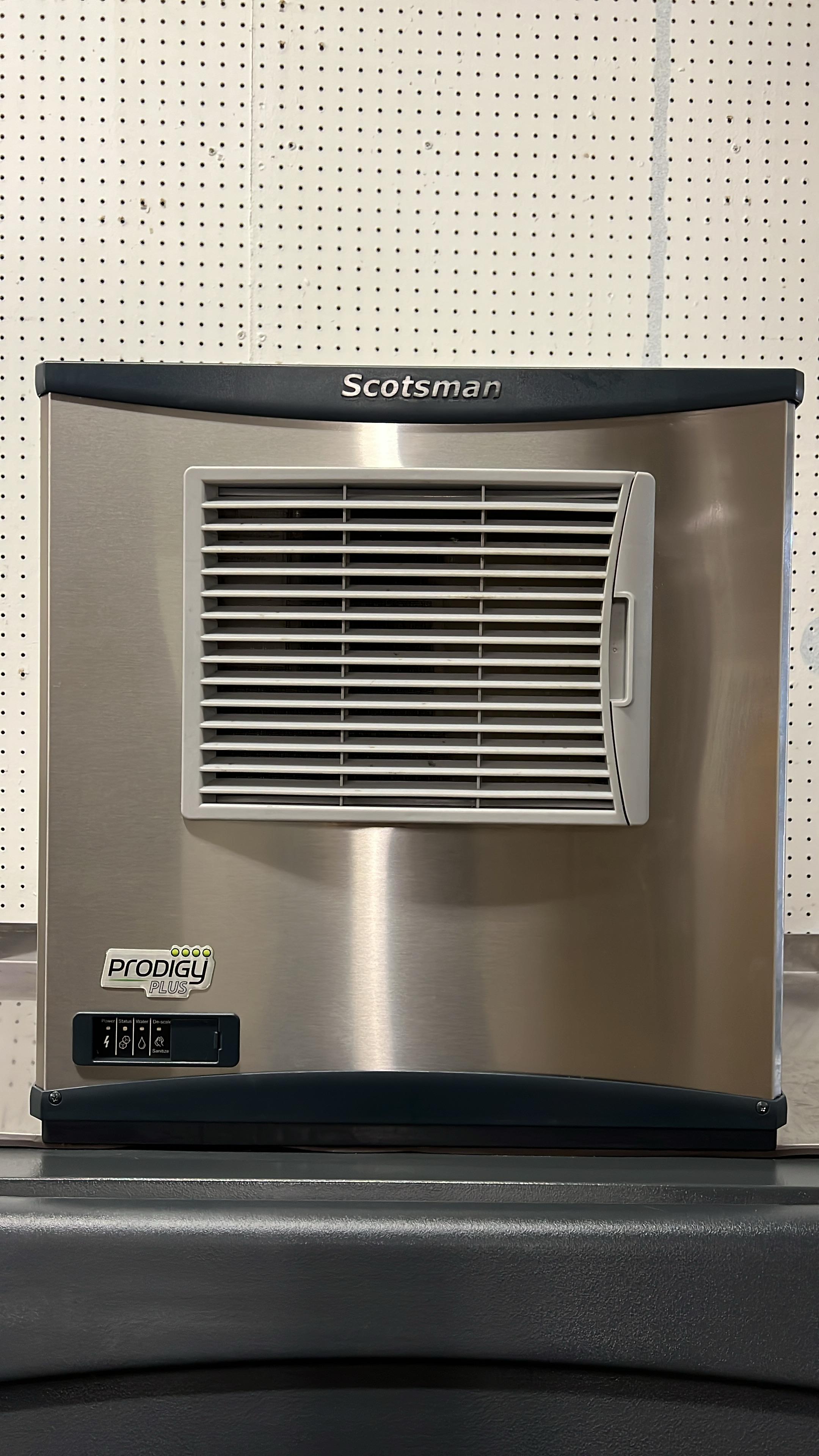 Used Scotsman F0822A-1D Air Cooled Flake Ice Machine with Bin 800lbs/24hrs - SA