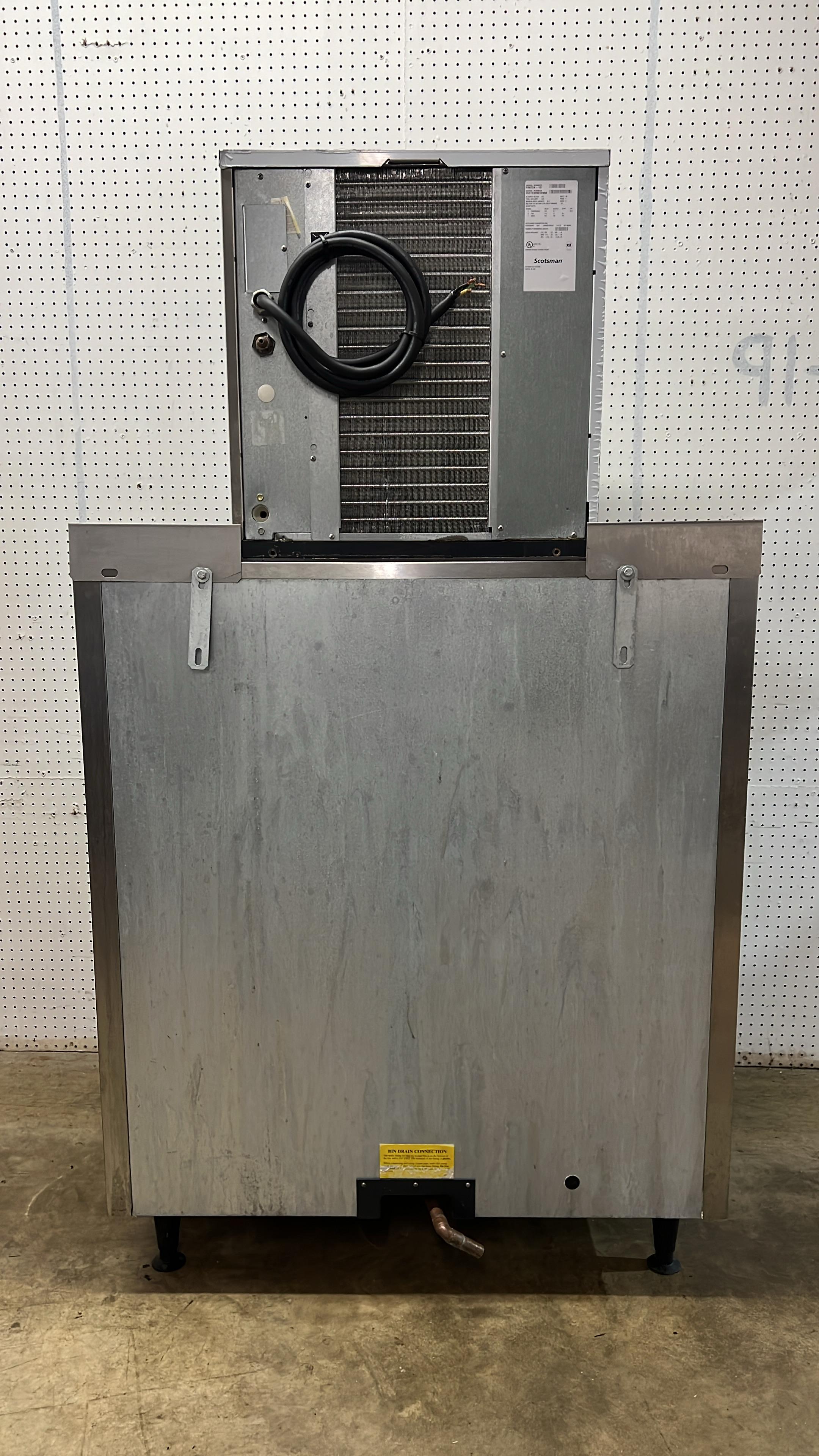 Used Scotsman F0822A-1D Air Cooled Flake Ice Machine with Bin 800lbs/24hrs - SA