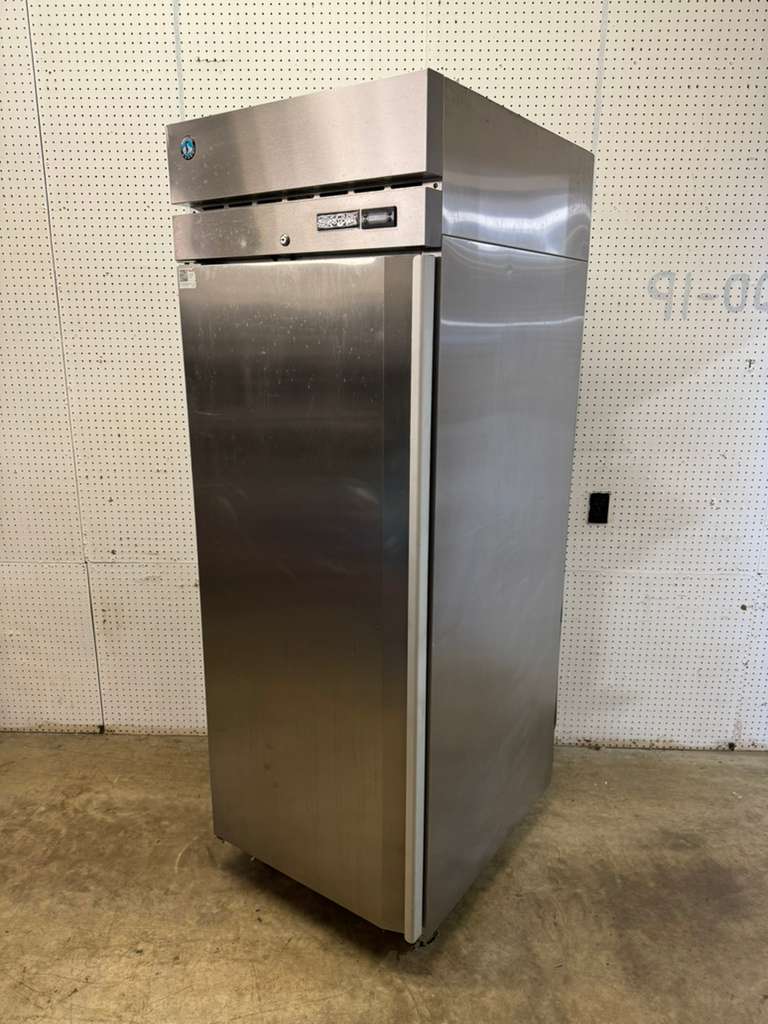 Used 27 1/2" Hoshizaki R1A-FSL Stainless Solid Door Reach-In Refrigerator - TH1